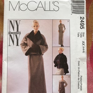 Puede incluir: Un patrón de costura para un vestido largo con cuello alto y mangas largas. El patrón es para las tallas 4-6-8 y forma parte de la colección NY de McCall's.