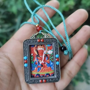 Mini colgante de Buda, pintura con pigmentos rojos de cinabrio, colgante de Guanyin tallado con cinabrio rojo, talismán protector para hacer collares, joyería budista.