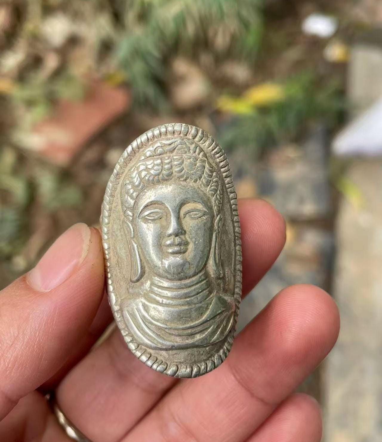 Testa di buddha d'argento - Italia
