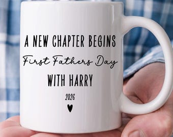 Taza personalizada para el primer Día del Padre: Comienza un nuevo capítulo. Regalo personalizado para papá primerizo. Taza con el nombre del bebé. Regalo para papás primerizos.