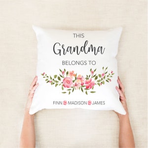 Personalisiertes Oma Kissen Nana Kissen Floral Benutzerdefiniertes Namenskissen Enkelnamen Kundenspezifisches Dekokissen Großes Omageschenk von den Enkelkindern