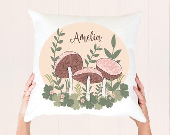 Coussin champignon personnalisé, décoration champignon pour chambre d'enfant, nom personnalisé, coussin champignon, literie, cadeau pour un nouveau parent, cadeau d'anniversaire champignon, champignon vénéneux