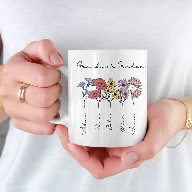 Tazza con fiori per il mese di nascita, giardino della nonna, regalo personalizzato dai nipoti, tazza per la nonna, tazza da caffè personalizzata, regalo con fiori per la nascita, regalo per la festa della mamma immagine 1
