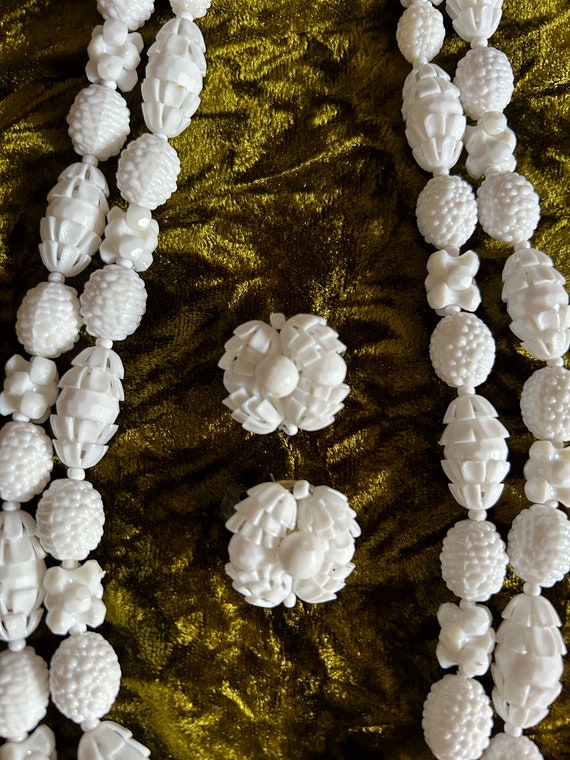 Vintage white floral necklace and clip on earrings