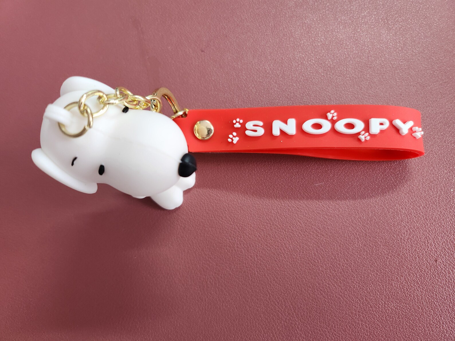 Charming Snoopy Keychain – White Snoopy Figure With Red Hand Strap and ...