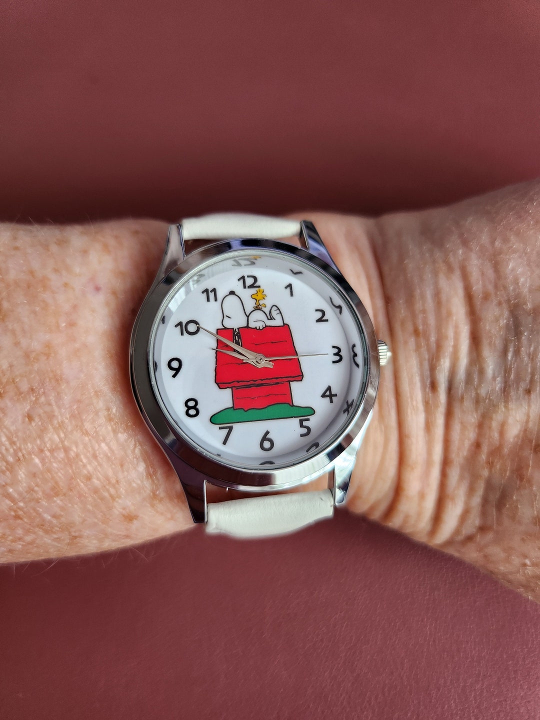 Vintage Snoopy Watch - Cream Strap, White Face, Snoopy on Kennel - Perfect  for Kids or Ladies - Etsy