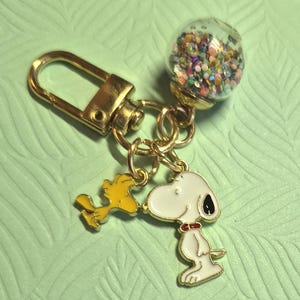 Llavero de Snoopy con confeti