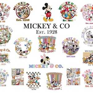Peut inclure: Plusieurs designs Mickey & Co. avec Mickey Mouse et ses amis. Les motifs comprennent des logos circulaires et des illustrations graphiques, avec le texte "Est. 1928".