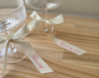Luxus personalisierte Band Namen Tags, Namen Platzkarten für Hochzeiten, Hochzeitsbänder, Cocktailglas Band, Namen Tags Hühner, Brautpartys