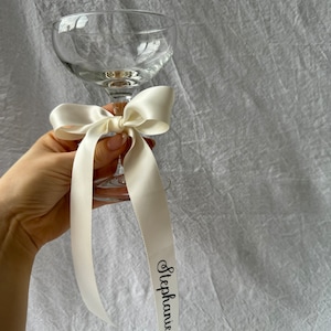 Luxe gepersonaliseerde lintnaamkaartjes, naamplaatskaarten voor bruiloften, trouwlinten, cocktailglaslint, naamkaartjes kippen, vrijgezellenfeesten