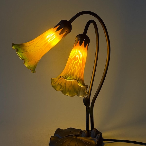 Pond Lily Flower Table Lamp, Stained Glass Table Lamp, Spring Home Decor, Handmade Antique Lighting, Vintage Tiffany lamp