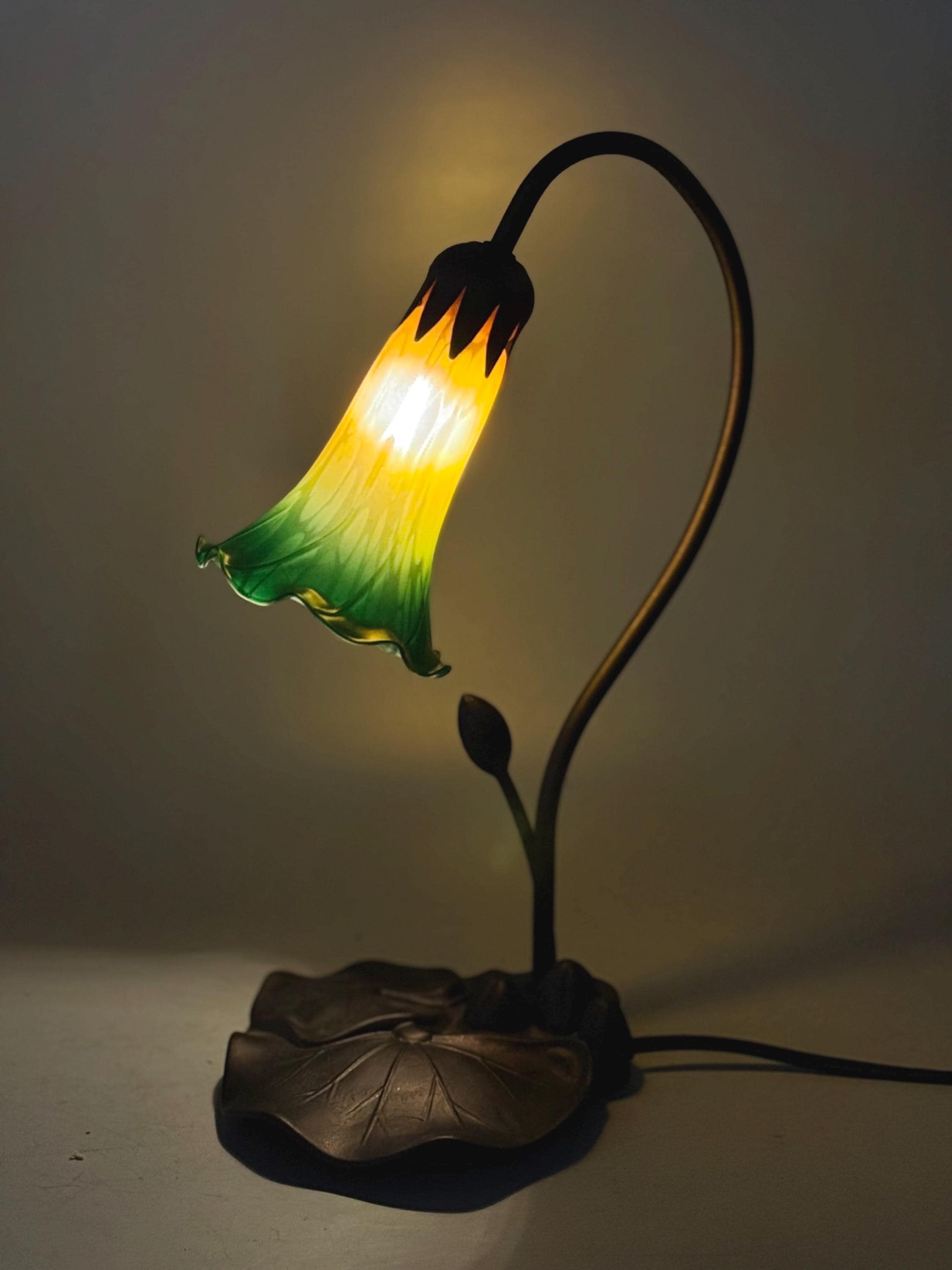 Vintage lily lamp - Etsy 日本 Vintage lily lamp - Etsy 日本