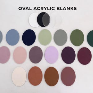 Peut inclure: Des ébauches ovales en acrylique de différentes couleurs, dont le blanc, le noir et le transparent. D'autres couleurs incluent des nuances de gris, de bleu, de vert, de violet et de marron. Le texte "OVAL ACRYLIC BLANKS" est en haut.