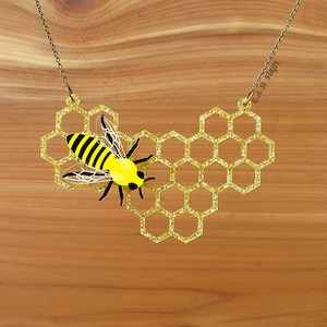 Honingraatbijketting – gouden glitter acrylhanger – lasergesneden honingbijsieraden – Cottagecore-stijl naturel