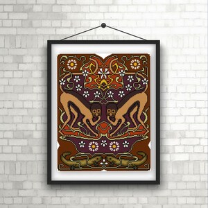 Puede incluir: Una obra de arte enmarcada con un diseño simétrico que presenta dos figuras marrones con patrones florales y un fondo marrón oscuro.