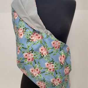 Draagdoek Draagzak - blauwroze draagdoek met bloemen, kies je voeringkleur