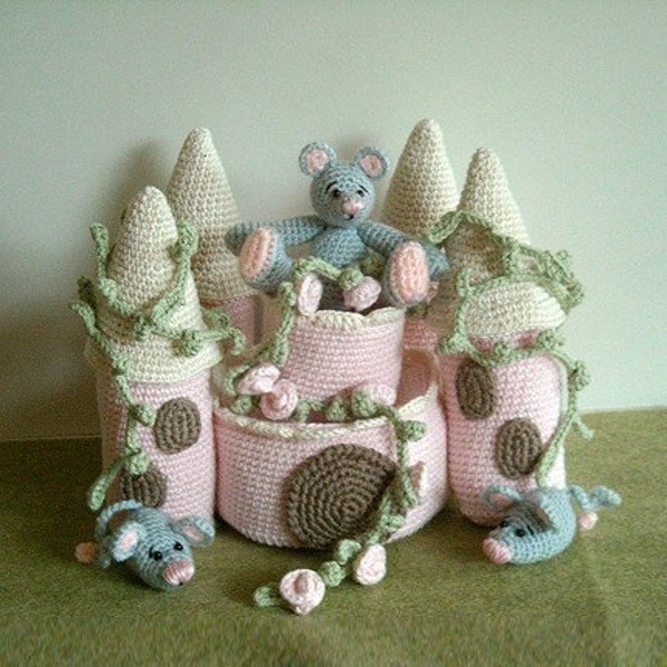 Instant Download - PDF Crochet Pattern - Mice Castle. Availble in English or Swedish.