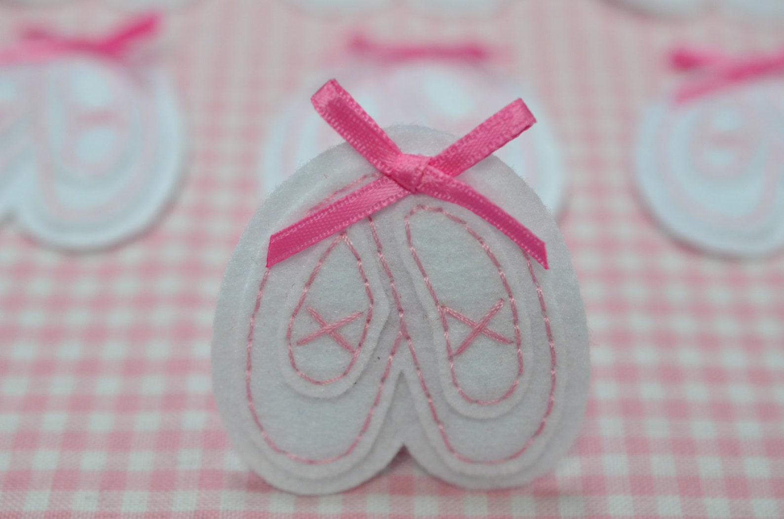 new! set of 6pcs handmade felt ballet shoes--white (ft1018) new! set of 6pcs handmade felt ballet shoes--white (ft1018)