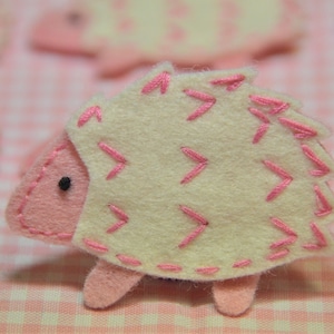 Set of 6pcs handmade felt hedgehog--ivory/pink frost (FT817)