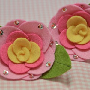 Set of 4pcs handmade felt flower with leaves--baby pink/dark canation (FT433)