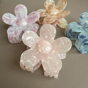 Japanese Flower Acrylic Hair Claw Clip – Sweet Floral Shark Clip, 2.8” Cute Claw for Back-of-Head Updos，Perfect for Fall/Winter