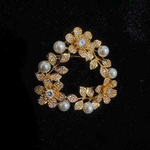 Elegant Camellia Zircon Triangle Floral Pearl Brooch for Women High-End Minimalist Jewelry