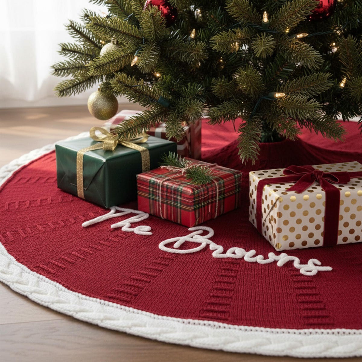 Christmas tree skirt personalized with family name | red knit 36" or 48" | custom Holiday decor - Etsy