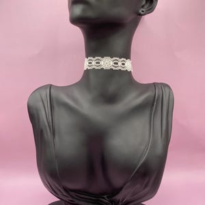 Unique Design Lace Choker Beautiful Necklace for Her