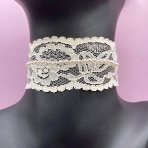 Beautiful Bride Lace with Pearl Accent Choker Gorgeous Vintage Lace for Wedding Necklace