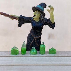 1/24 scale shimmer green miniature bottles set of 5 potion perfume medicine dollhouse poison witch cabinet wizard