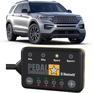 Puede incluir: Un SUV plateado se muestra encima de un dispositivo Pedal Commander negro. El dispositivo tiene botones etiquetados Eco, City, Sport y Sport+. El texto "PEDAL COMMANDER" y "Bluetooth" también son visibles. El dispositivo tiene botones más y menos.