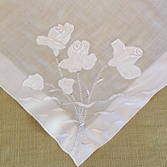 Vintage White Hanky with Hand Embroidered Flowers… - image 4