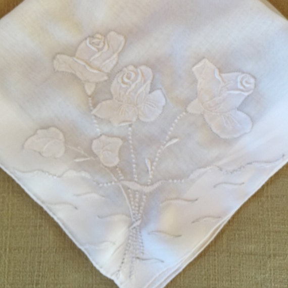 Vintage White Hanky with Hand Embroidered Flowers… - image 2