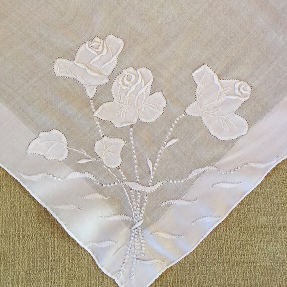 Vintage White Hanky with Hand Embroidered Flowers… - image 3