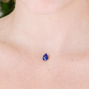 Flytande Lapis Lazuli-halsband: Minimalistisk smaragdfasetterad boho choker