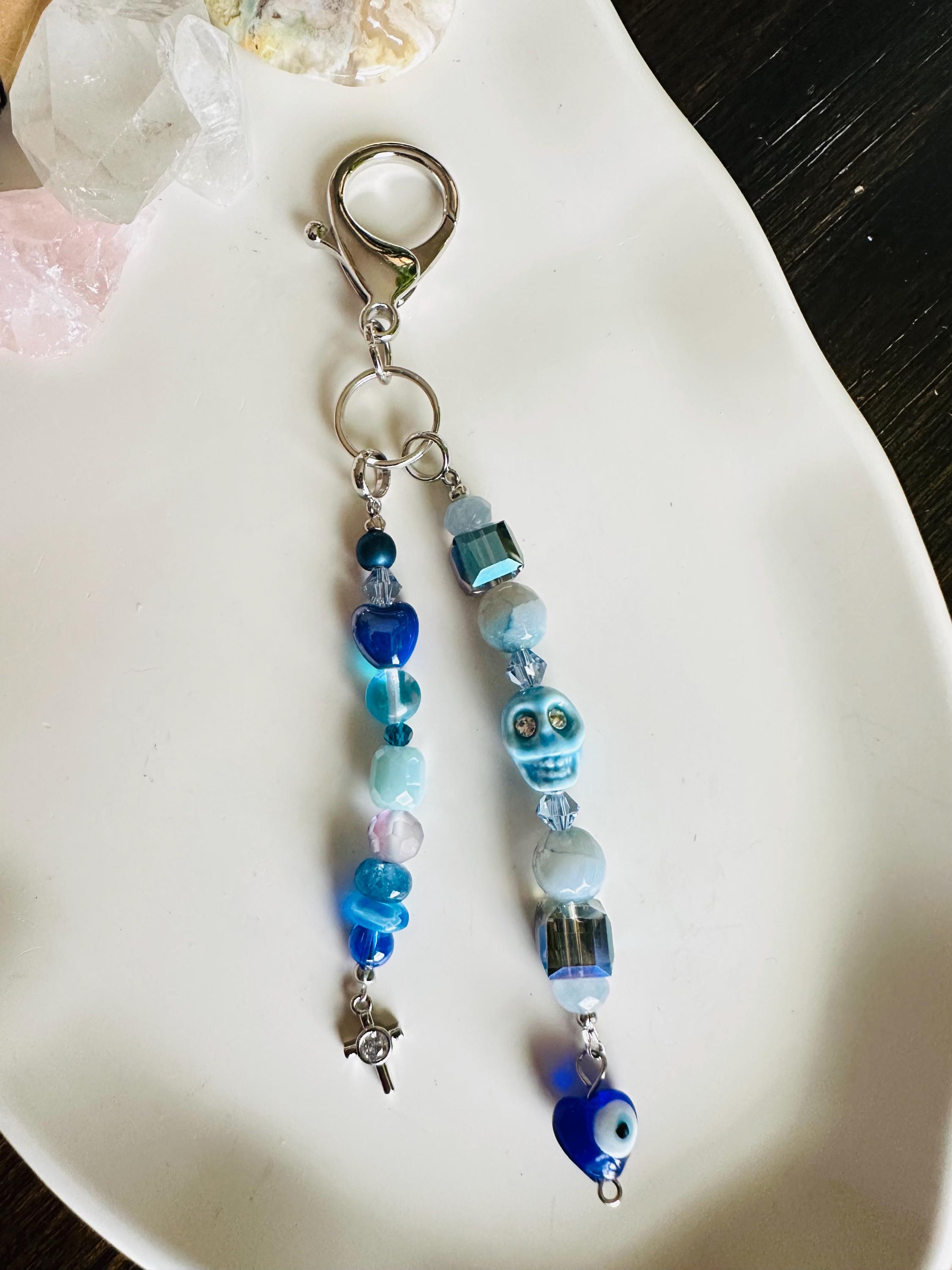 Dije de bolso con cuentas / Accesorios para bolsos / Dije de bolso de moda / Dijes de calavera / Dije azul / Joyería para bolso / Regalo para ella / Dije de mochila / Llavero