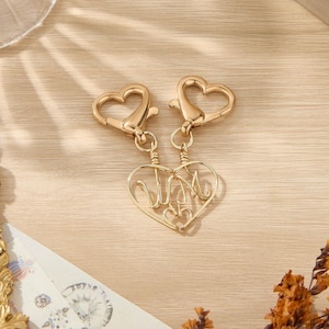 Juego de llaveros con inicial de corazón personalizado, llavero con dije de bolso a juego con letras personalizadas para pareja/novio/novia, regalos de San Valentín