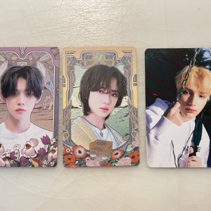 Cartes photo K-Pop officielles - TXT Tomorrow By Together 3 cartes photo K-Pop officielles.