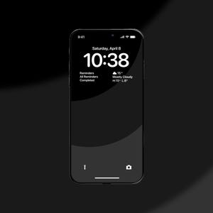 Könnte beinhalten: Ein schwarzes Smartphone mit einem weißen Zifferblatt, das die Zeit 10:38 anzeigt. Das Datum ist Samstag, der 8. April. Die Wettervorhersage zeigt einen überwiegend bewölkten Himmel mit einer Temperatur von 15 Grad Celsius. Die Höchsttemperatur beträgt 15 Grad und die Tiefsttemperatur 8 Grad.