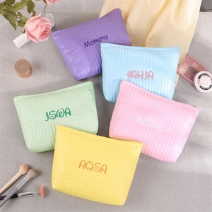 Custom Embroidered Toiletry Bag,Personalized Bridesmaid Makeup Bag,Travel Makeup Bag,Bridesmaid Gift Bag,Gift for Her,Gift for Mom