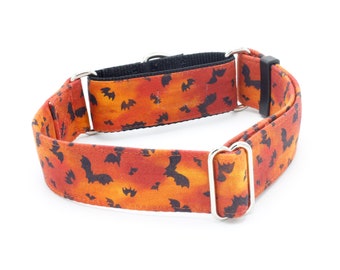 Flying Orange Bats Dog Collar - Boucle ou Martingale - 5/8" - 2" Largeurs Halloween Spooky collier