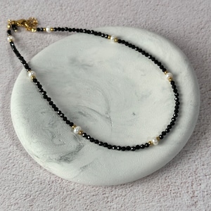 Natürliche Spinell Stein Halskette, Spinell Choker mit Herz, Schwarze Perlen Choker, Spinell Perlen Choker