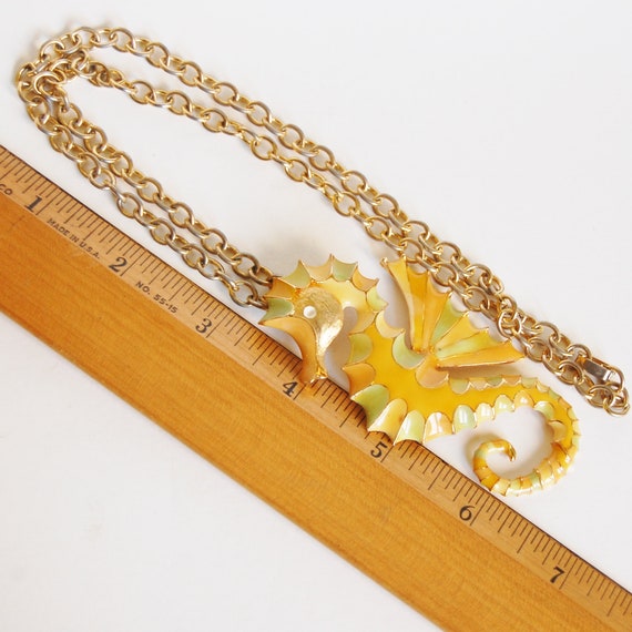 Vintage Sea Horse Pendant Necklace Enamel Gold To… - image 2