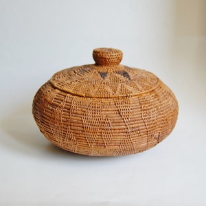 Vintage 1920s Basket with Lid Indigenous Woven Round Container Diamond Design