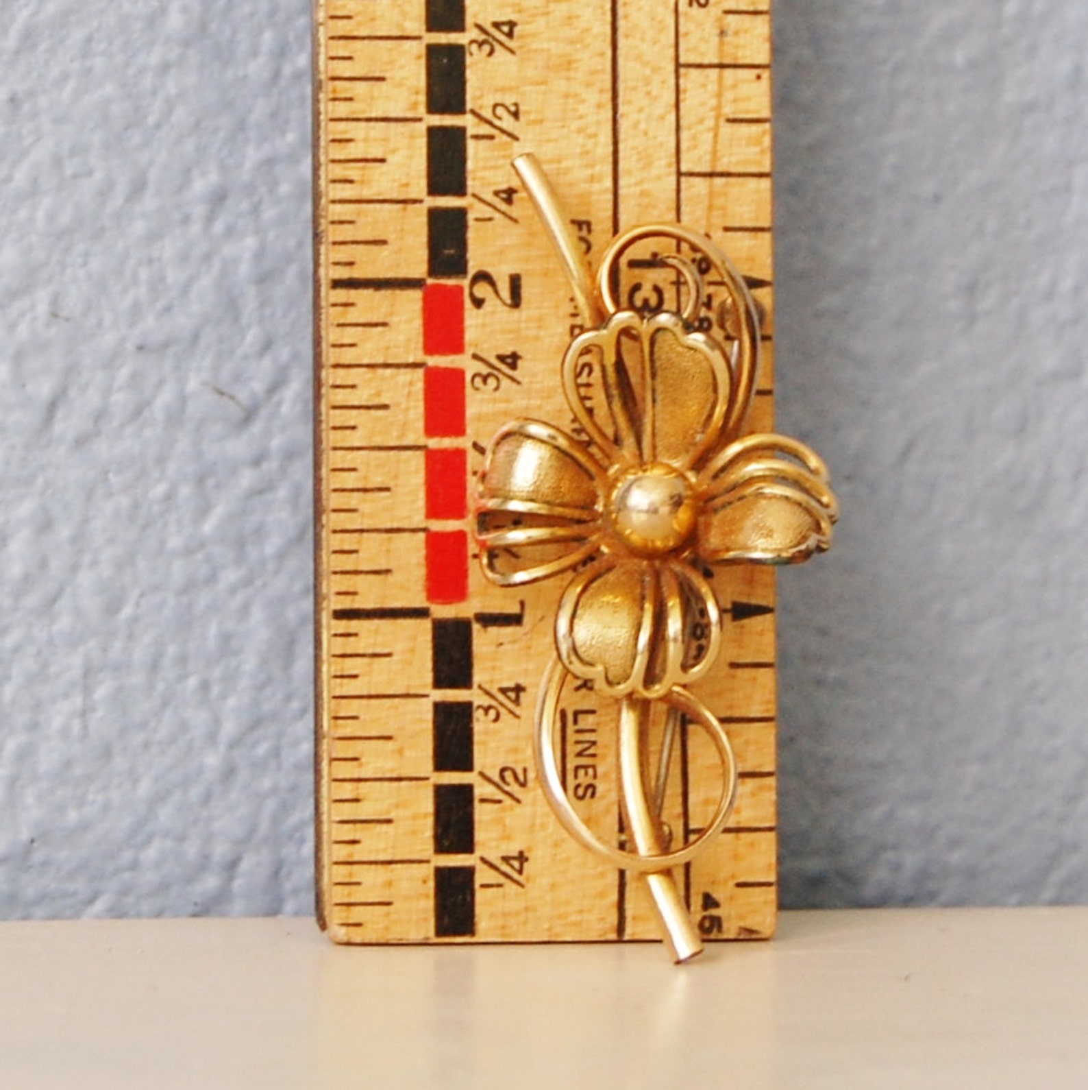 A Vintage Victorian Gold Filled Flower Brooch Pin