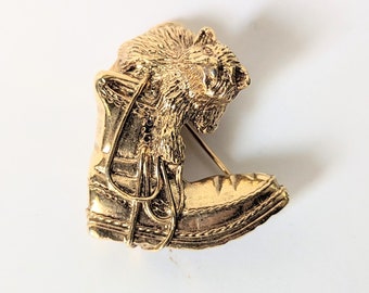 Vintage Cat Kitten in Boot Gold Tone Brooch 1980s Signed 1928