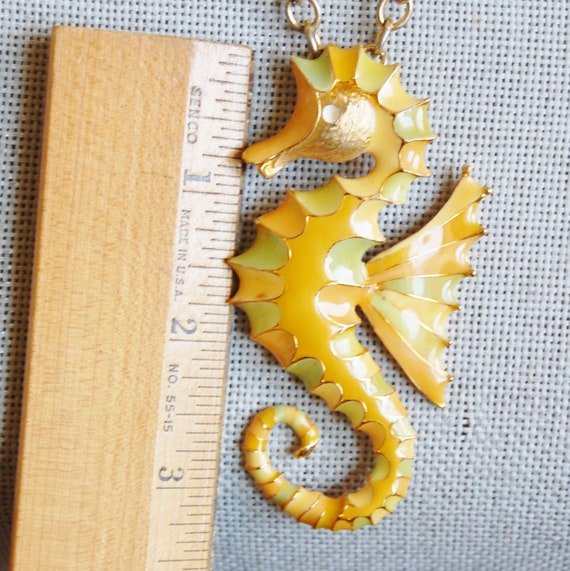 Vintage Sea Horse Pendant Necklace Enamel Gold To… - image 7