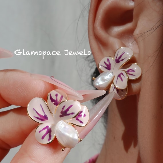 Orecchino a perno a forma di fiore placcato in oro, orecchino a perno a forma di fiore, orecchino a perno con un anello, attacco per orecchini, accessori per orecchini - Italia
