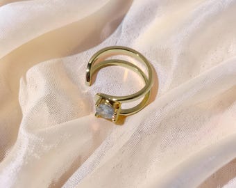 Anel banhado a ouro 18K com zircônia cúbica aberta, anel ajustável e empilhável, anel minimalista marcante, anel de aro duplo, anel moderno em ouro, presente para ela.