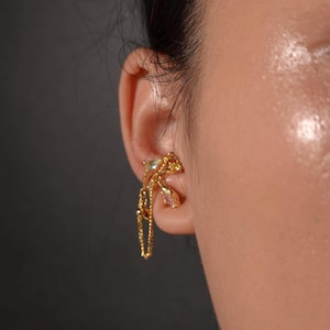 Pendiente de aro con dije de oro vermeil: pendiente individual de plata de ley sin perforar